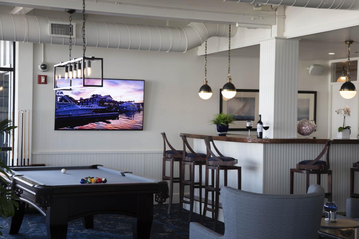 Captions lounge, bar, pool table