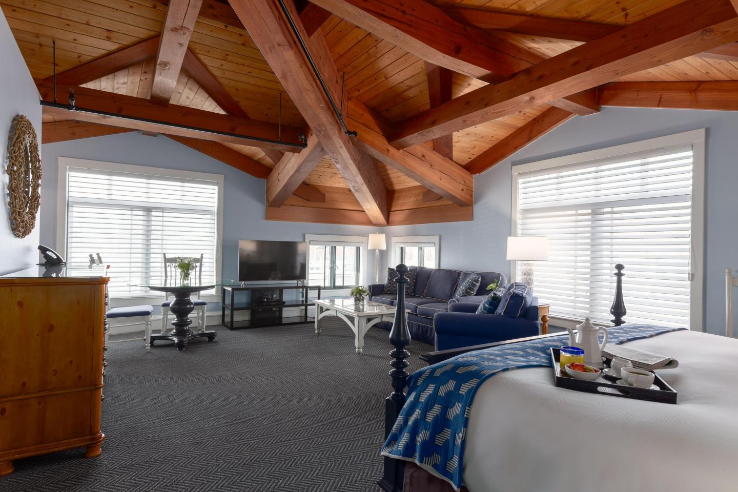 Corner king room