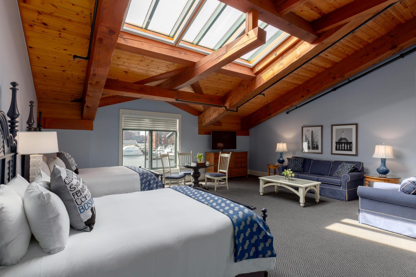 Deluxe queen room
